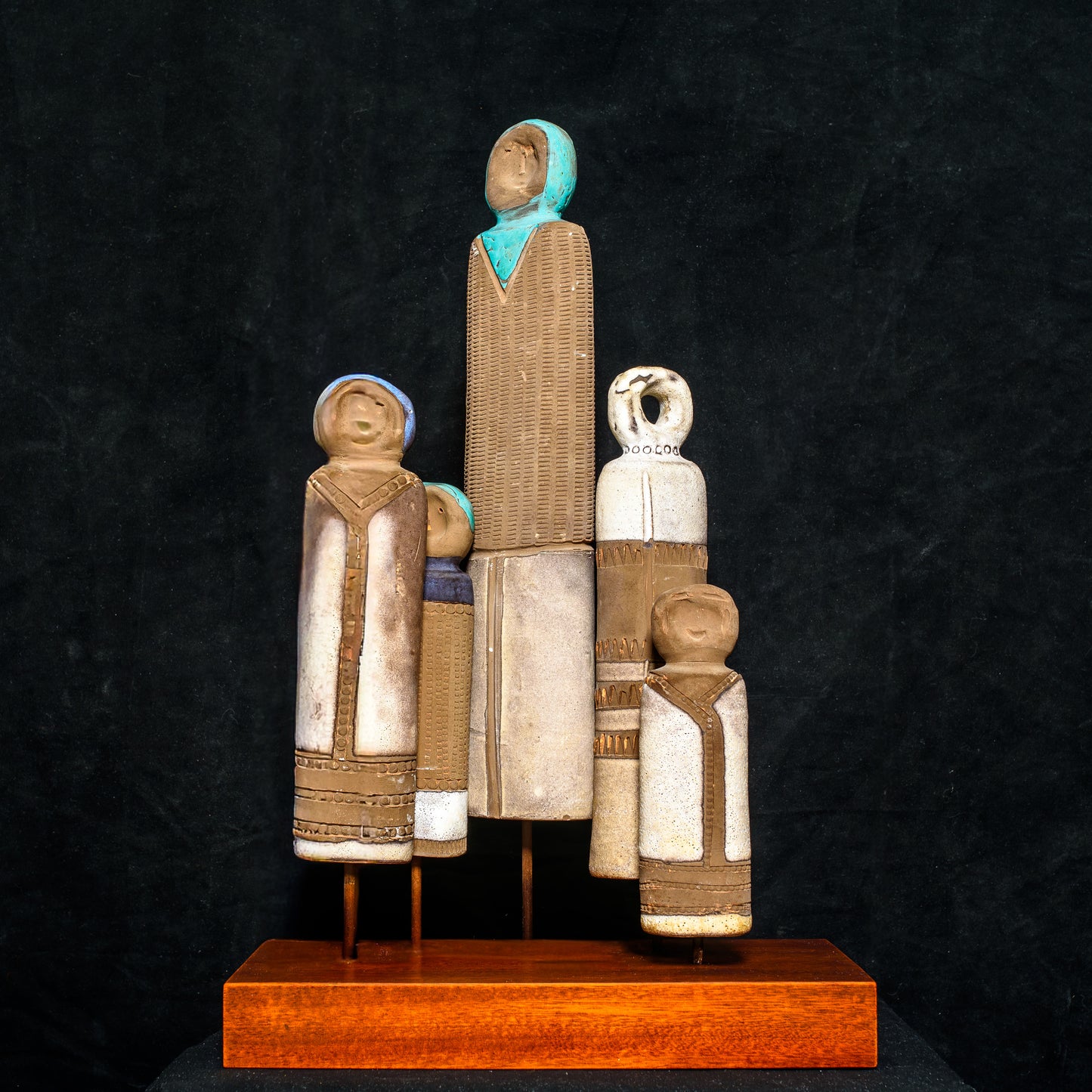 Aldo Londi BiTossi Ceramiche 1959 Talisimo Figures Group of Five on Wooden Base