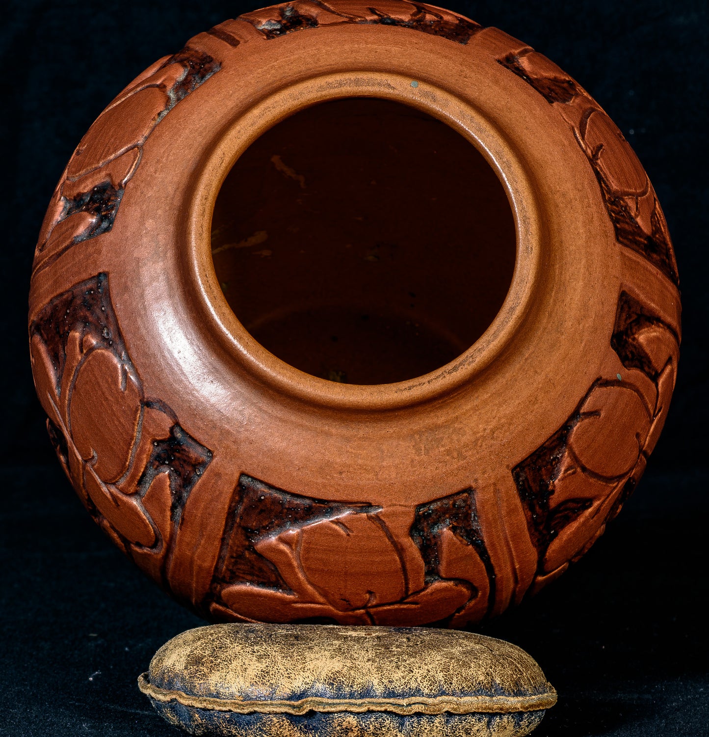 North Dakota School of Mines 1946 Vase with Inscribed Daffodils Design Artist Signed Goodman